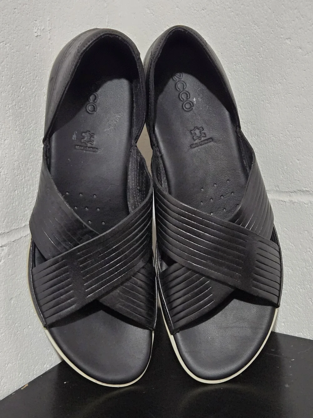 ECCO Black Leather Cross Strap Sandals Women's Comfort Slide Closed Heel Size 12